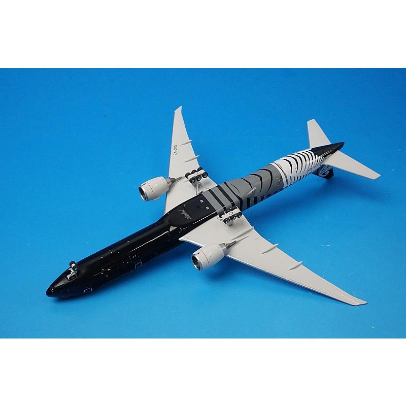 ニュージーランド　オールブラックス 1/400 B777-300ER ニュージーランド オールブラックス塗装 ZK-OKQ