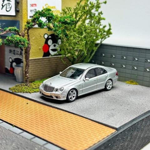 KYOSHO 1/18scale Mercedes-Benz E Class (W211) Gray [No.K09002FG] - KYOSHO minicar