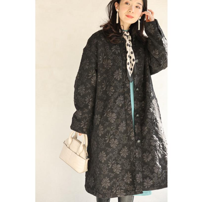 Sから3L対応 黒 ぽこぽこ浮かぶ花柄の軽くてあったか中綿コート