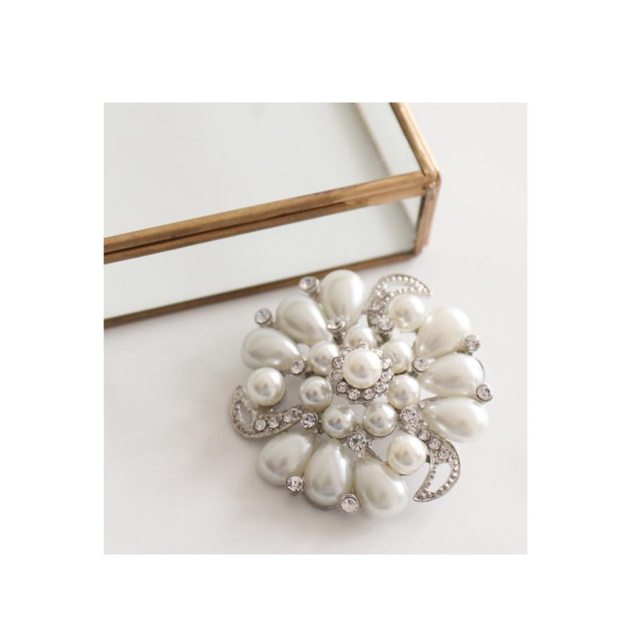 cawaii pave ブローチにも 煌めくお花の3連パールネックレス cawaii pave ブローチにも 煌めくお花の3連パールネックレス
