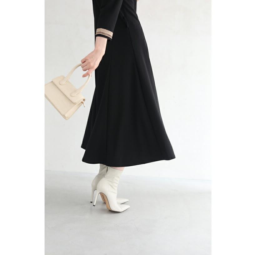 セール商品返品交換不可】cawaii SからM対応 黒 ベルト付き 細やかな