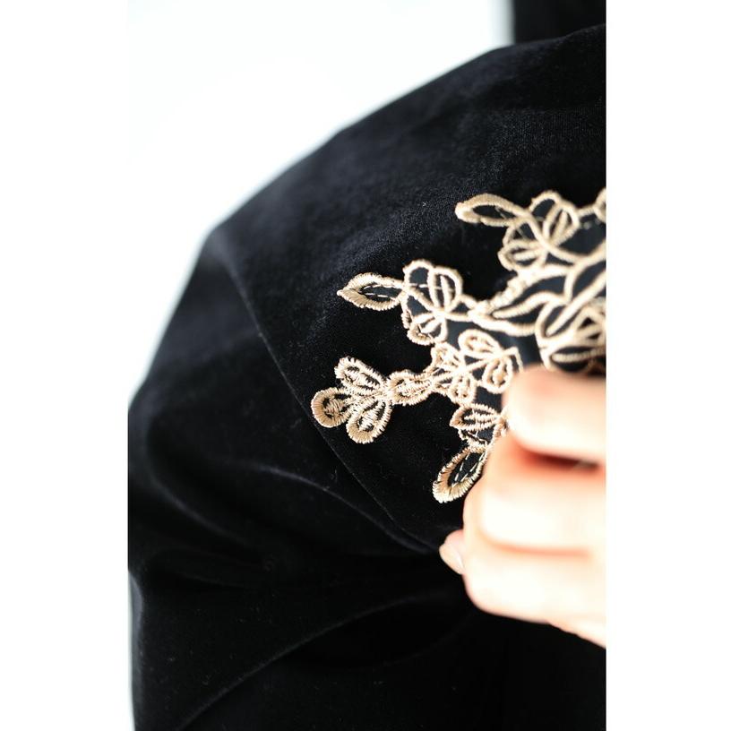 Sから3L対応 黒 アンティークレースの艶ベロア調ミディアムワンピース