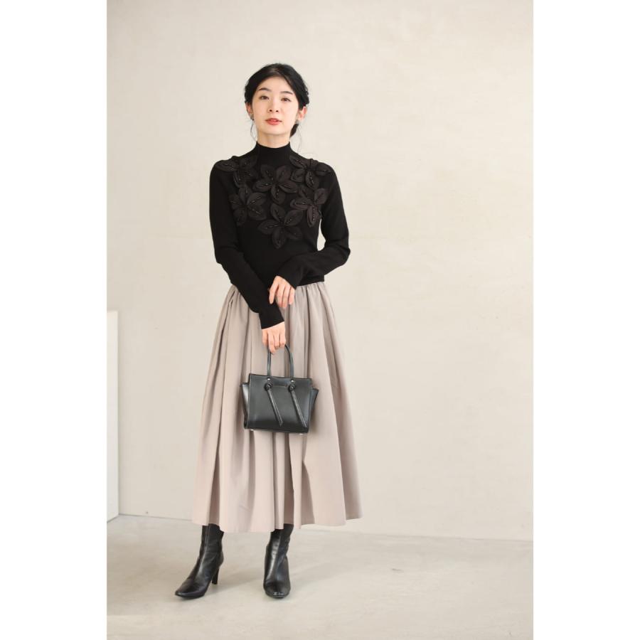 cawaii SからM対応 黒 ビジューライン煌めく黒花ニットカットソー