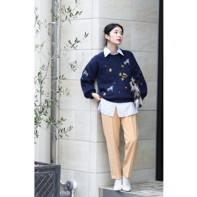 Sから3L対応 紺 夜空に浮かぶ回転木馬の刺繍ニットプルオーバー