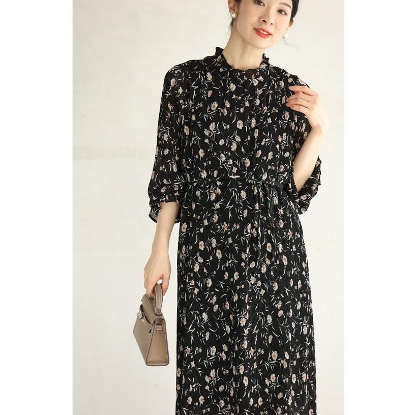 CAWAII SからL対応 紐ベルト付き 黒 細やかプリーツの小花柄ミディアム