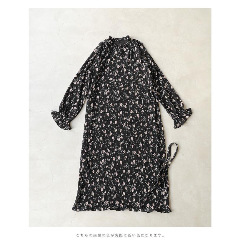 CAWAII SからL対応 紐ベルト付き 黒 細やかプリーツの小花柄ミディアム