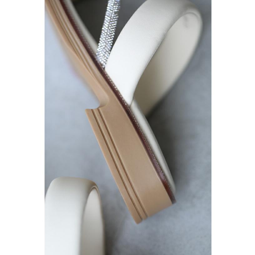 35から39対応 柔らかくて歩きやすいトゥリング風一粒パールサンダル