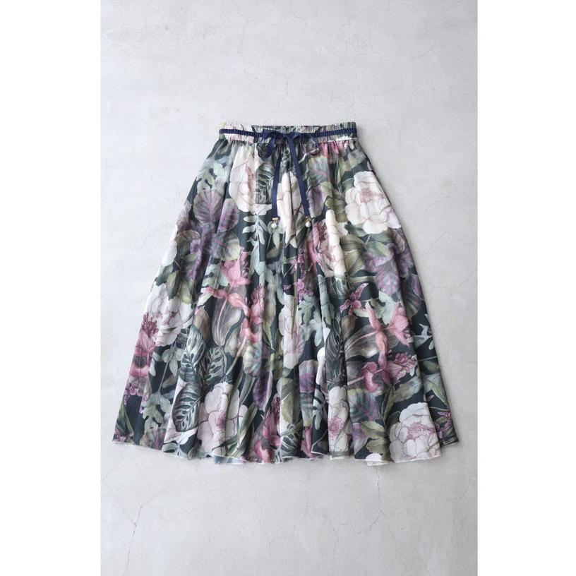SからL対応 優美な花の世界を閉じ込めたデッサン画スカート : CAWAII