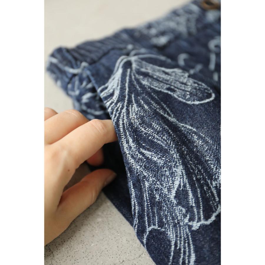 Sから2L対応 アーティスティックな花画デニムワイドパンツ : CAWAII