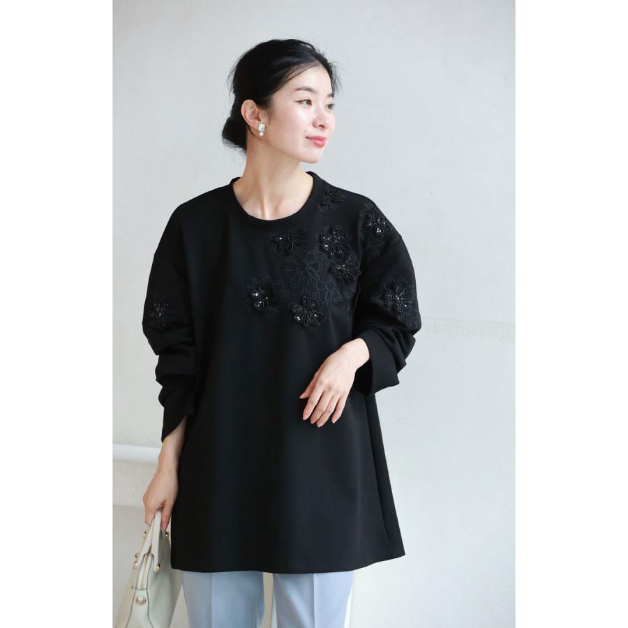 再入荷12月8日 （黒）スパンコール輝く黒花アップリケプルオーバートップス cawaii w60953ps S~3L対応 モチーフ ビーズ 装飾 ブラック カラー オシャレ 個性的 大人可愛い エレガント 上品 秋服 秋物 冬服 冬物 体型カバー レディース ファッション ミセス 30代 40代 50代 Sから3L対応 黒 スパンコール輝く黒花アップリケプルオーバートップス