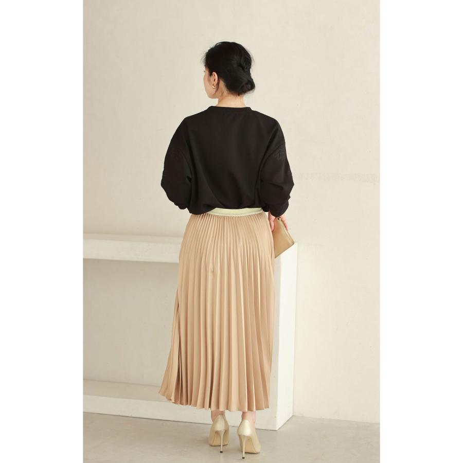 Sから3L対応 黒 スパンコール輝く黒花アップリケプルオーバートップス