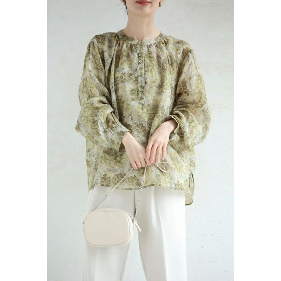 Sから3L対応 くったり柔らかな花刺繍浮かぶリーフ柄ブラウストップス
