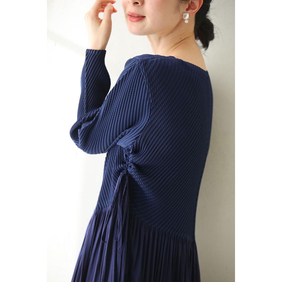 Sから3L対応 紺 絞れるサイドギャザーの異素材合わせミディアム