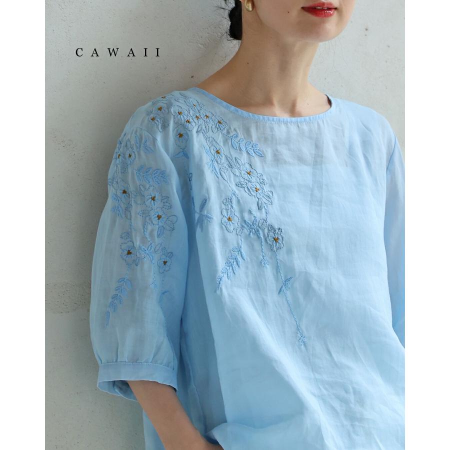 Sから3L対応 晴れ渡る青空ブルーの花刺繍ブラウストップス : CAWAII