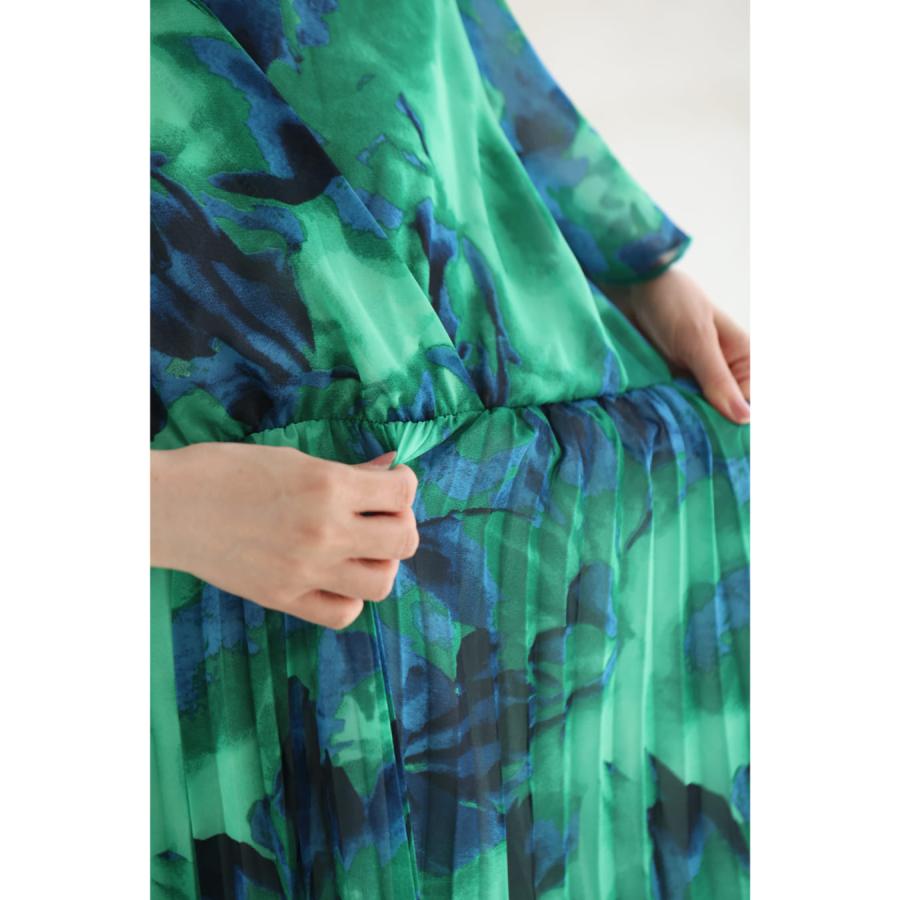 Sから2L対応 緑と青が織りなす夏花プリーツロングワンピース リボン