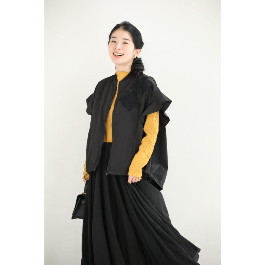 Sから3L対応 黒 花咲くワッペンのフレア袖ブルゾン_12