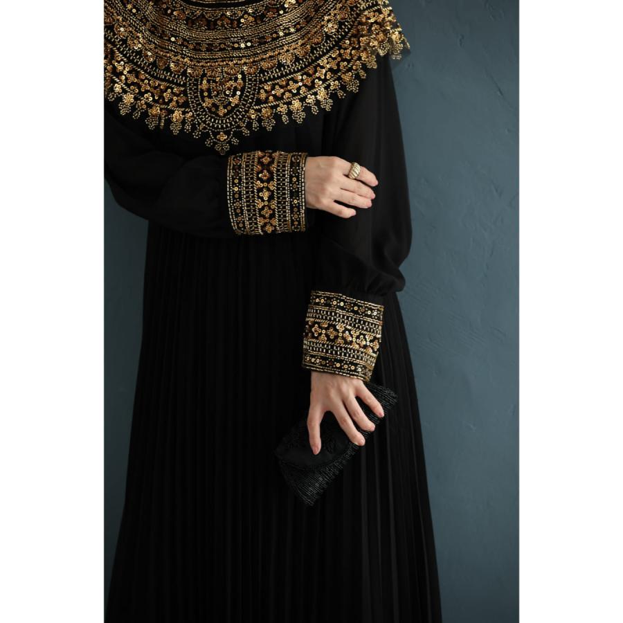 Sから2L対応 黒 煌めくゴージャスな装飾ベールのプリーツロング