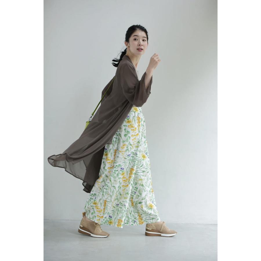SM/LXL対応 さらりと快適な穿き心地。花々の美しさ広がるワイドパンツ