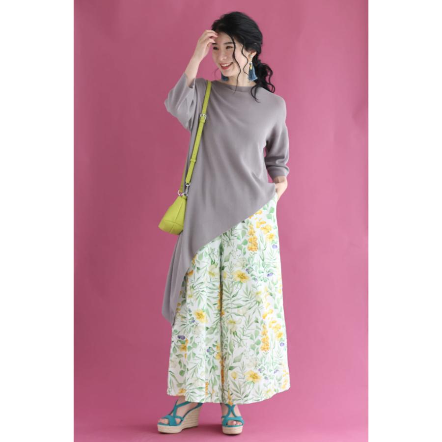 SM/LXL対応 さらりと快適な穿き心地。花々の美しさ広がるワイドパンツ
