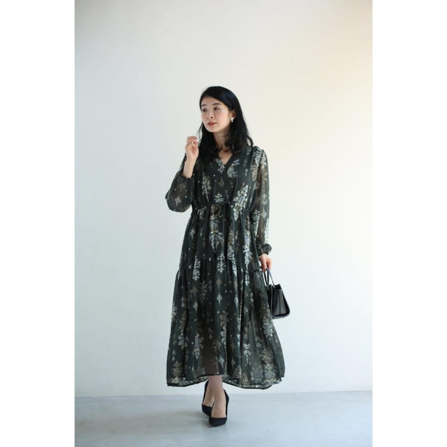 SからM対応 降り注ぐエレガントな華装飾ミディアムワンピース : CAWAII