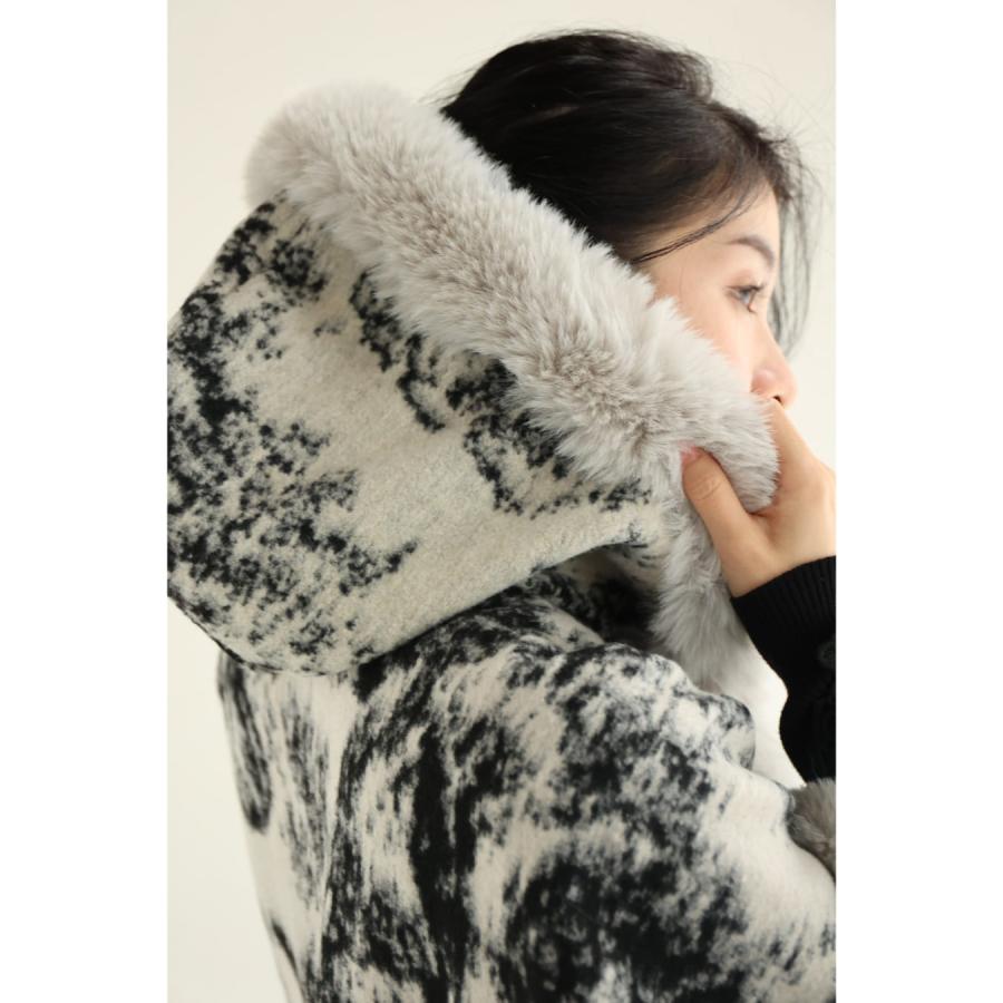 Sから3L対応 混ざり合う無彩色のリュクスなファー付きポンチョ