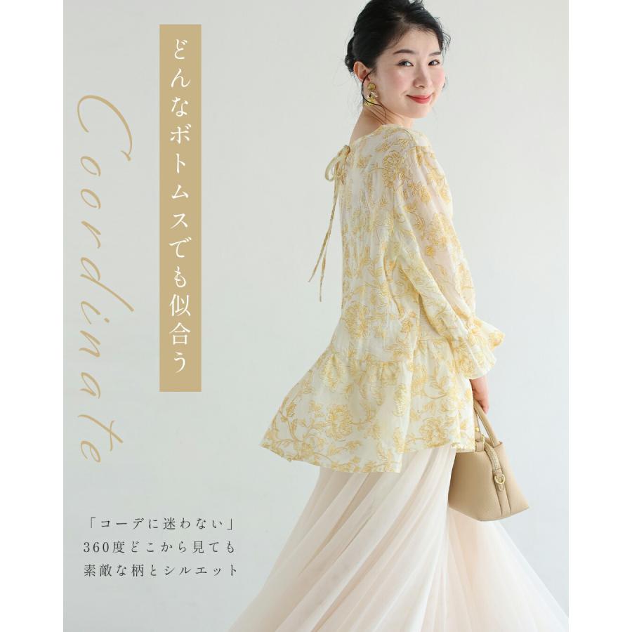 縁取り刺繍のエレガントな花柄ブラウストップスの画像