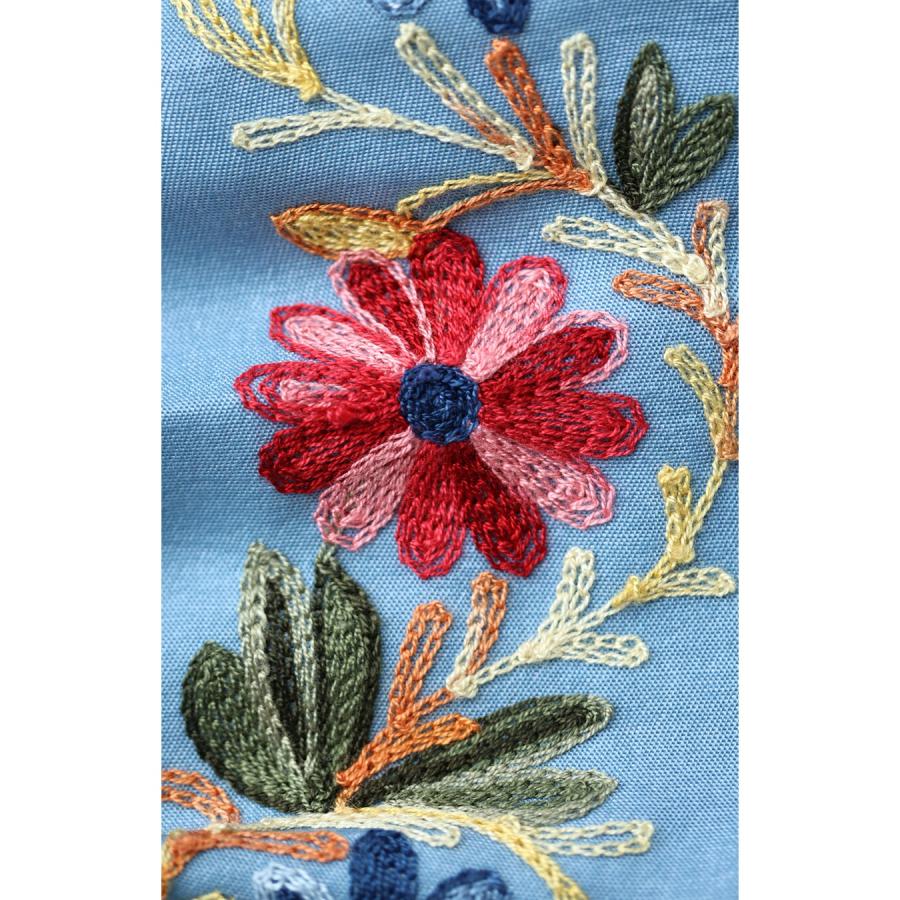 鮮やかな花刺繍流れる艶めきロングワンピース紐ベルト付き : CAWAII