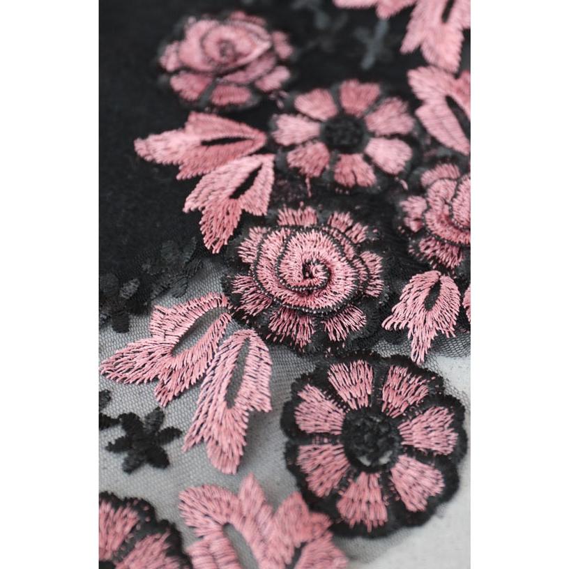 ブラック  frenchpave 上質な肌触り 立体花刺繍のストール｜french-pave｜02