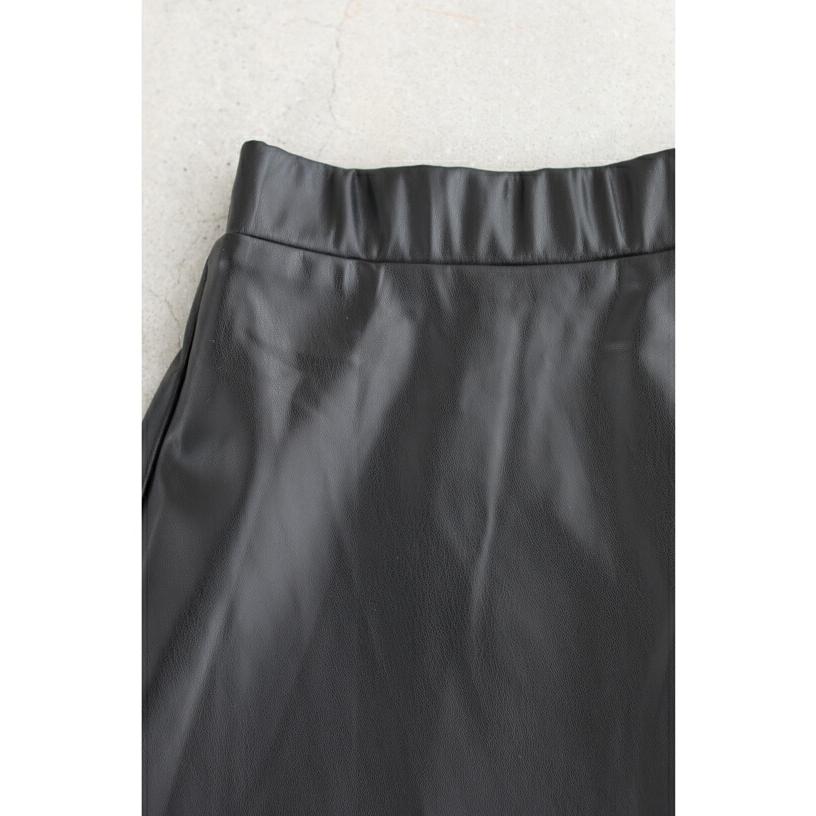 セール商品返品交換不可】定価:7800黒 裾レースのフェイクレザー