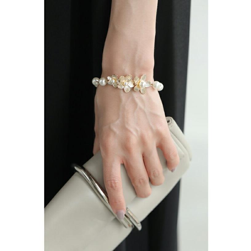 手元を優雅に魅せる花咲くパールブレスレット : CAWAII - 通販 - Yahoo