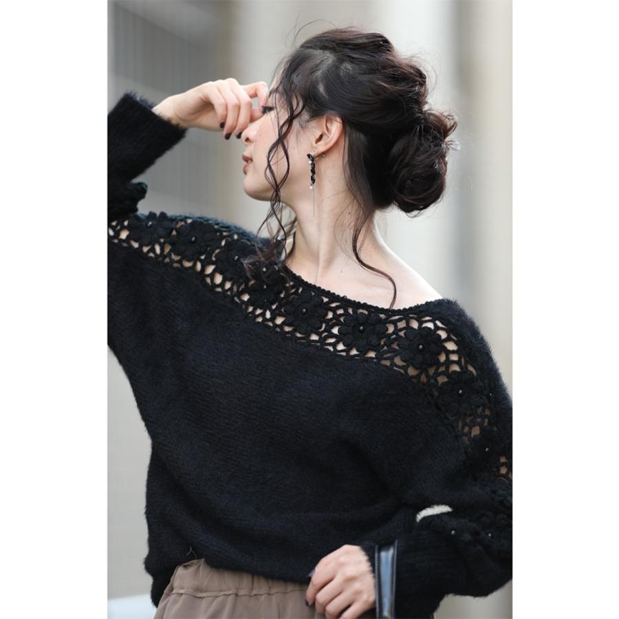 cawaii FRENCH PAVE オリジナルカラー 流れ咲く花コサージュのニット 
