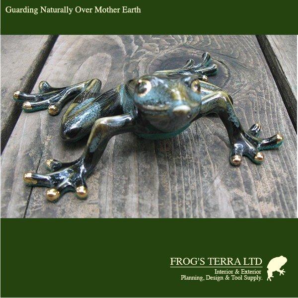 陶製　カエルの置物　直輸入品　Bタイプ　グリーンと黄緑系２種 |  | 01