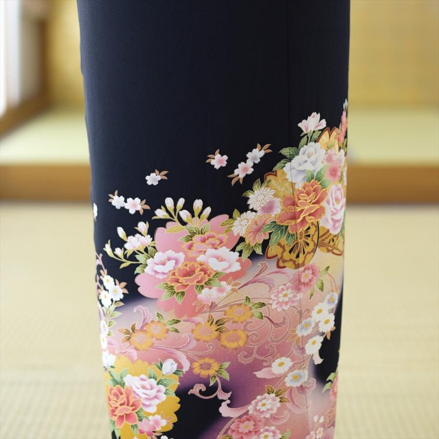 留袖とモーニング同時注文で10%OFF 留袖 レンタル 結婚式 夏用 単衣 ピンク桜唐草車 身長 150cm〜165cm位 黒留袖 レンタル 夏 着物レンタル 母親 高級 正絹 |  | 03