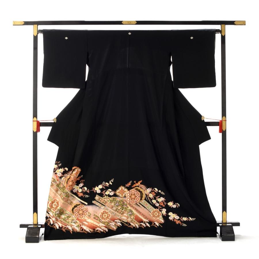 作家物　ゆったり3Lの縁起の良い合わせ貝と 四季の花々の美しい黒留袖フルセット T0166_03.jpg