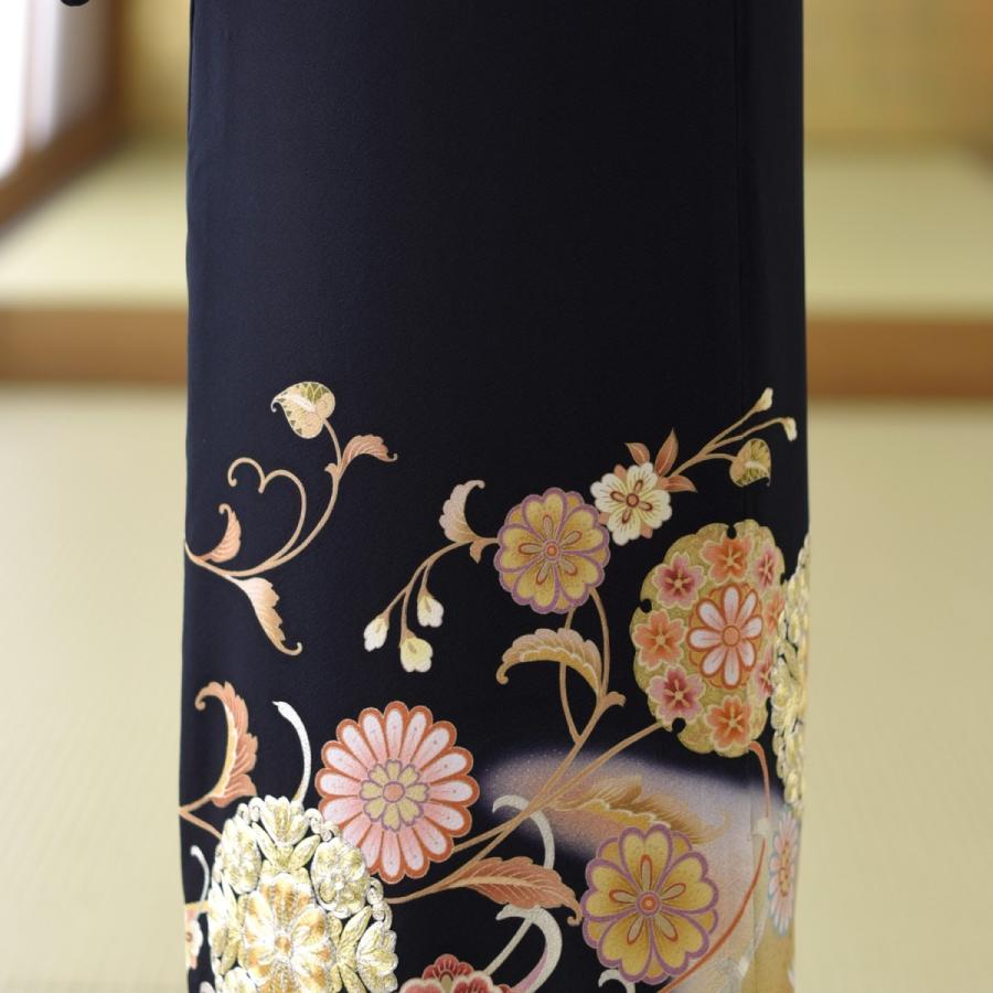 留袖 レンタル 唐花糸菊《身長》150cm〜158cm位 高級 正絹 着物レンタル 結婚式 母親 姉 妹 親族 列席者 礼装 黒留袖レンタル 留め袖 貸衣装｜frou-frou｜03