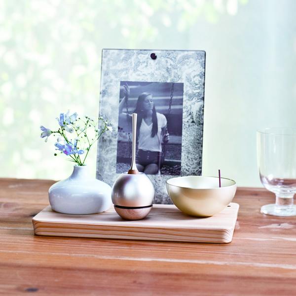 ミニ仏壇 ミニ仏具 フォトフレーム付き手元供養台 ピクスタル ブラック 斑紋黒染色 ステージ ミニ骨壺 |  | 06