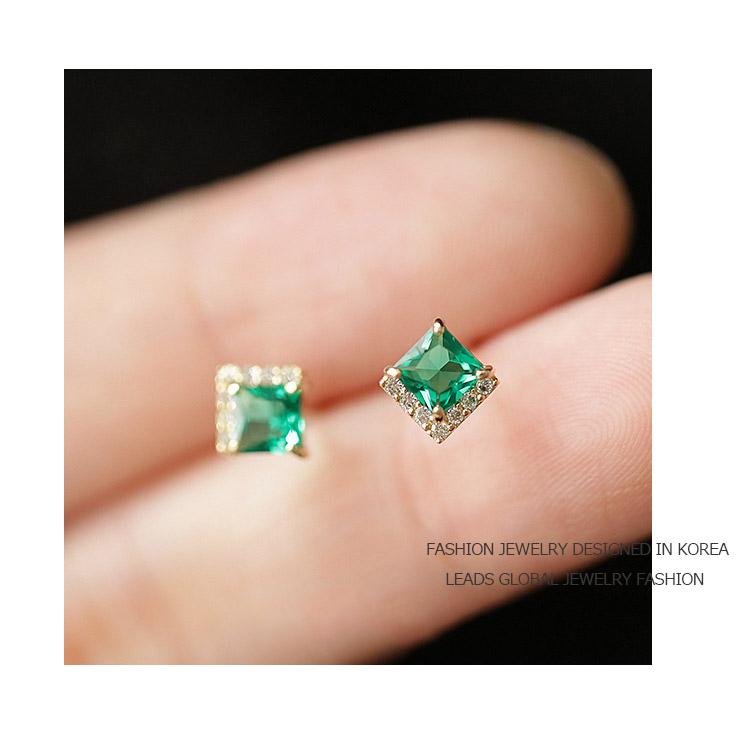 SWAROVSKI ピアス レディース 18金仕上げ 花 小さめ エメラルド SWAROVSKI ピアス レディース 18金仕上げ 花 小さめ エメラルド