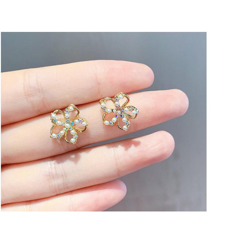 ピアス 18金 仕上げ パール レディース お花 小ぶり キラキラ アレルギー対応 ポイント消化 誕生日 母の日 プレゼント |  | 02