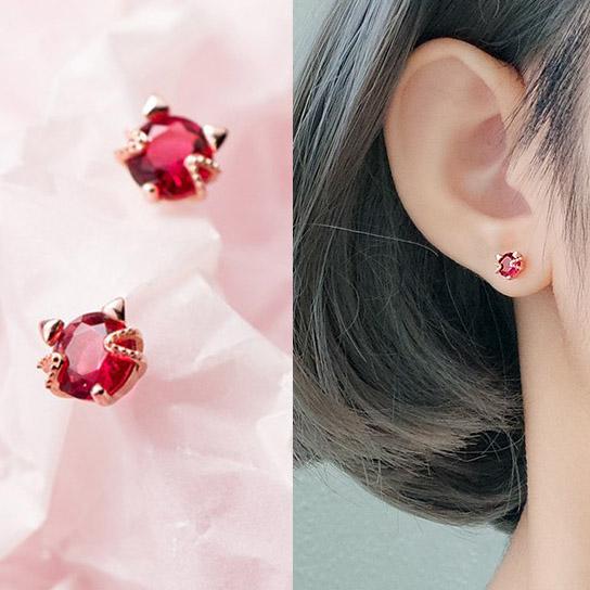 ピアス ガーネット 誕生石 猫顔 猫耳 レディース 18金仕上げ アレルギー対応 韓国ファッション ポイント消化 誕生日 母の日 プレゼント ポイント消化 爆買 | 