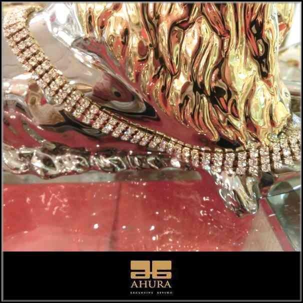 イタリア。アウラ社。ライオン