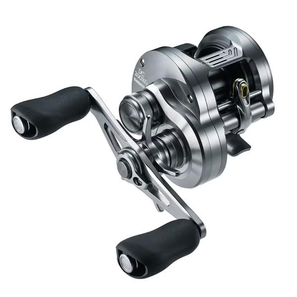 【年代 美品】シマノ カルカッタ 200 & アウトフィッターズパワークランク シマノ（SHIMANO） ( 只今 欠品中 ) 26 カルカッタコンクエスト DC