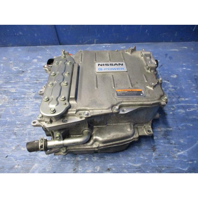 ノート DAA-SNE12 HV・EV・FCVインバーター E-POWER X FOUR 4WD HR12DE CVT KAD G ...