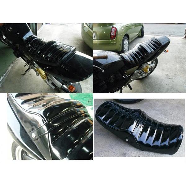ヤマハ XJR400 変形タックロールシート エナメル 黒黒/黒赤 入荷 ヤマハ XJR400 変形タックロールシート エナメル 黒黒/黒赤 入荷