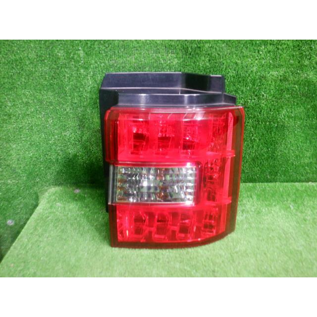 デリカD5 DBA-CV5W 右テールランプ G パワーパッケージ 4WD 8人