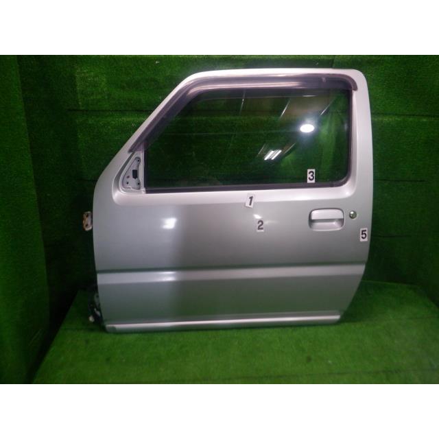 ジムニー TA-JB23W 左フロントドア ワイルドウインド 4WD ZA5 68002