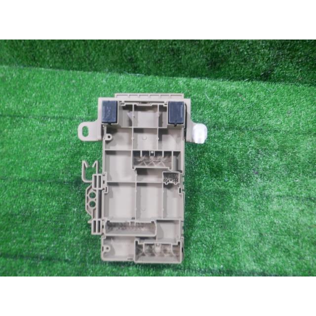 フォレスター DBA-SJ5 ヒューズボックス 2.0I-L アイサイト 4WD フォレスター DBA-SJ5 ヒューズボックス 2.0I-L アイサイト 4WD