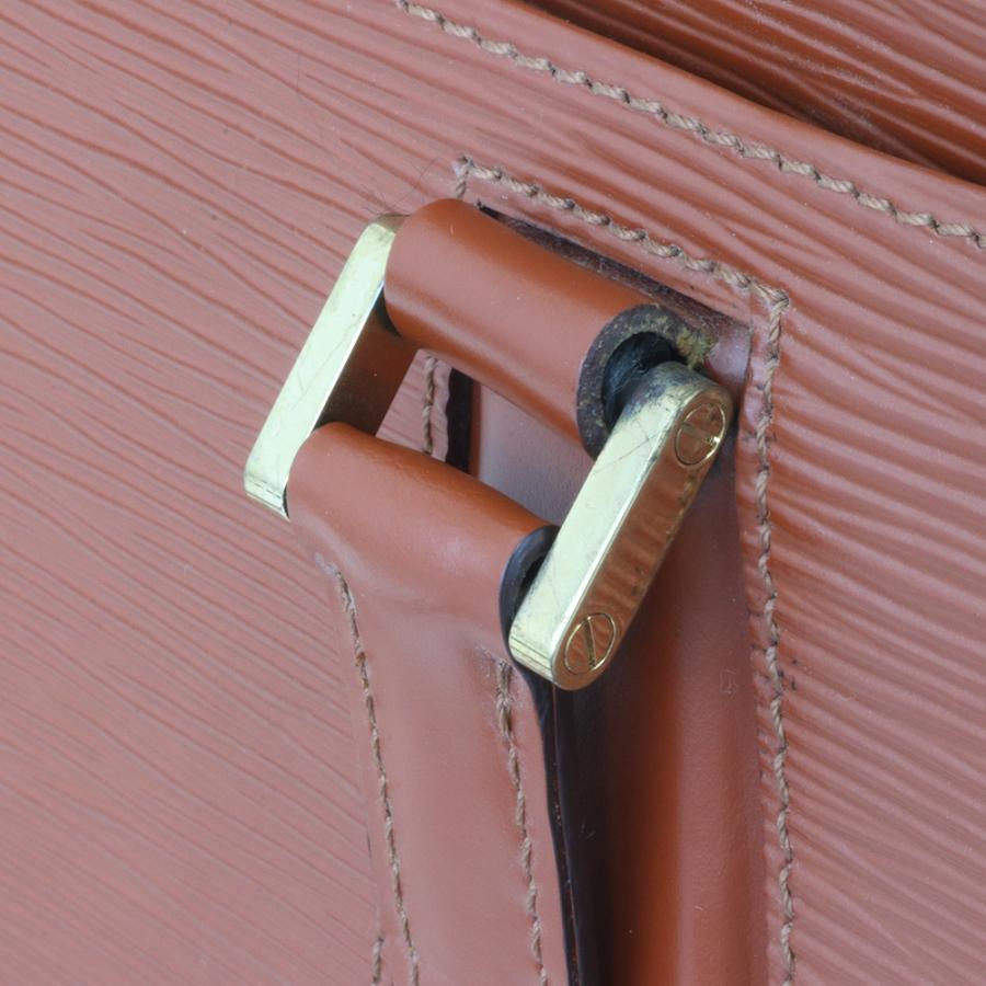 LOUIS VUITTON（ルイ・ヴィトン） エピ M52433 ヴォルテール ケニア 