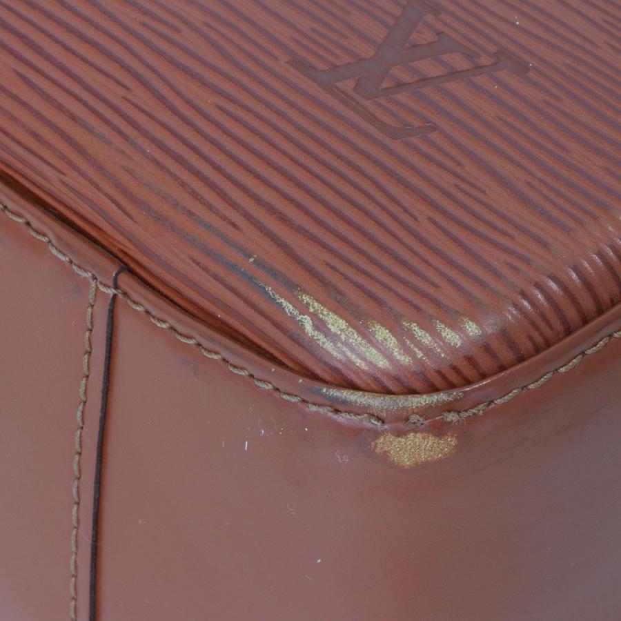 LOUIS VUITTON（ルイ・ヴィトン） エピ M52433 ヴォルテール ケニア