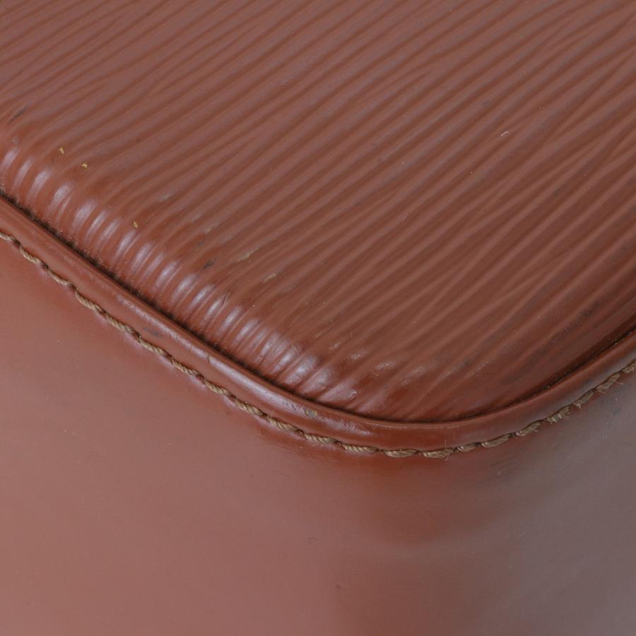 LOUIS VUITTON（ルイ・ヴィトン） エピ M52433 ヴォルテール ケニア