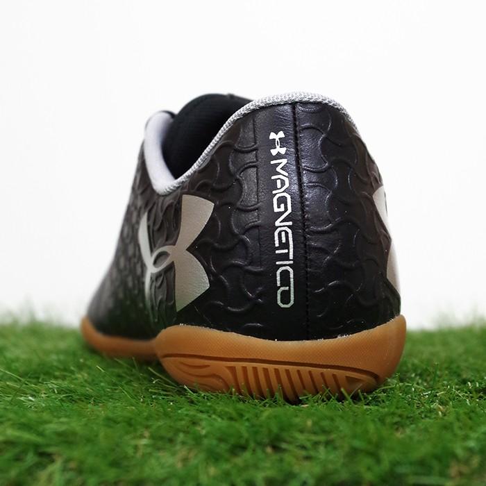 マグネティコ セレクト IN-G アンダーアーマー(UNDER ARMOUR) フットサルシューズ (001)ブラック×メタリックシルバー ...
